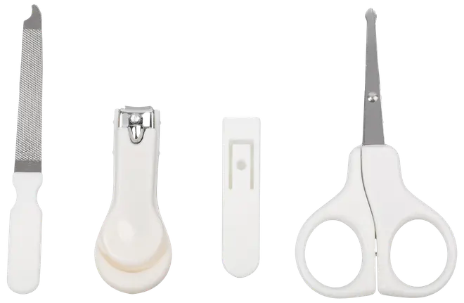 Fyra-delat baby nagelvårdset med vita handtag: nagelfil, nagelklippare, nagelrengörare och rundad säkerhetssax, utformade för skonsam och säker vård av spädbarns naglar.