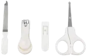 Fire-delt baby negleplejesæt med hvide håndtag: neglefil, negleklipper, neglerenser og sikkerhedssaks med afrundede spidser, designet til skånsom og sikker pleje af babyens negle.