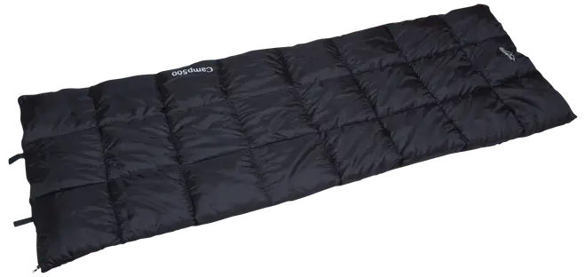 Rektangulär svart sovsäck med quiltad söm, tillverkad av syntetmaterial. Lätt och passar för camping eller utomhusbruk. Enkel design utan huva eller extra fickor.