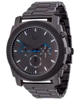 Herreur med sort metalrem og tekstureret urkrans. Urskiven er sort med sølvfarvede timeindikatorer og et stort '12' øverst. Uret har tre små urskiver, blå detaljer på visere og små urskiver samt to trykknapper på højre side af urkassen. Designet er moderne og stilrent.