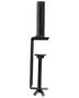 Sort metalklemme med justerbar gevindskrue og cylindrisk håndtag, designet til fastgørelse eller montering af udstyr.