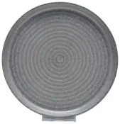 Rund keramiktallerken med mat grå finish og koncentriske cirkulære riller. Moderne, minimalistisk design, velegnet til servering eller dekoration.
