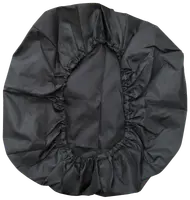 Sort, oval formet betræk med elastiske kanter, lavet af glat stof. Designet til at passe tæt over en genstand, f.eks. toiletsæde eller pude, for beskyttelse eller hygiejne.