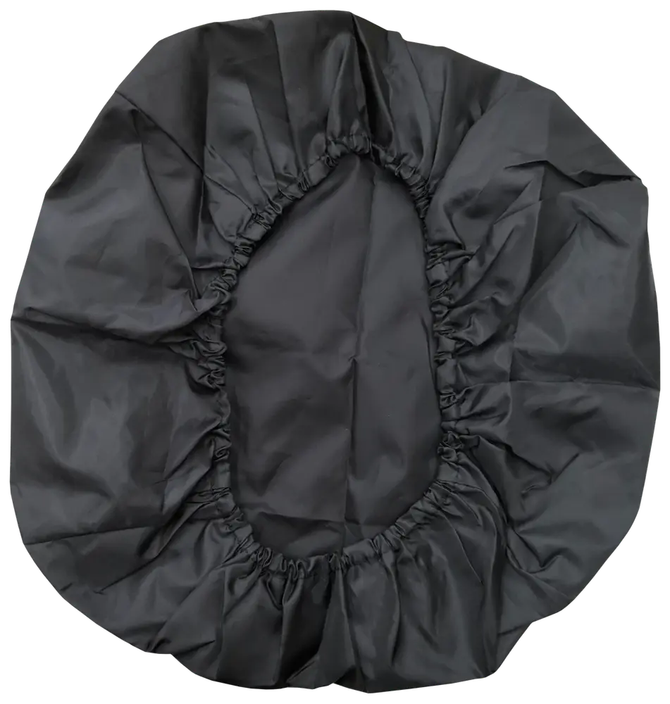 Sort, oval formet betræk med elastiske kanter, lavet af glat stof. Designet til at passe tæt over en genstand, f.eks. toiletsæde eller pude, for beskyttelse eller hygiejne.