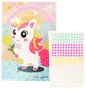 Unicorn klistermærkesæt med farverigt enhjørningemotiv, regnbuebagrund og ark med selvklæbende perler i blå, pink, gul og klar til dekoration.