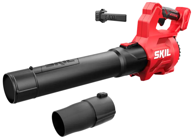 Rød og sort SKIL batteridrevet løvblæser med ergonomisk håndtag, aftagelig dyse og medfølgende batteri. Letvægtsdesign til udendørs rengøring. Ekstra dyse medfølger.
