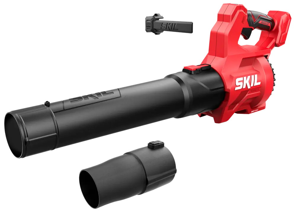 Röd och svart SKIL batteridriven lövblås med ergonomiskt handtag, avtagbart munstycke och medföljande batteri. Lätt design för utomhusrengöring. Extra munstycke visas separat.