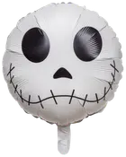 Rund hvid folieballon med et tegneserie-kranieansigt, store sorte øjne, syet smil og lille sort næse. Perfekt til Halloween eller temafester.