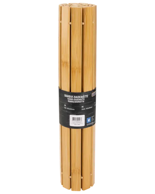 Rullad bambu badmatta med naturliga trälameller och svart produktetikett.