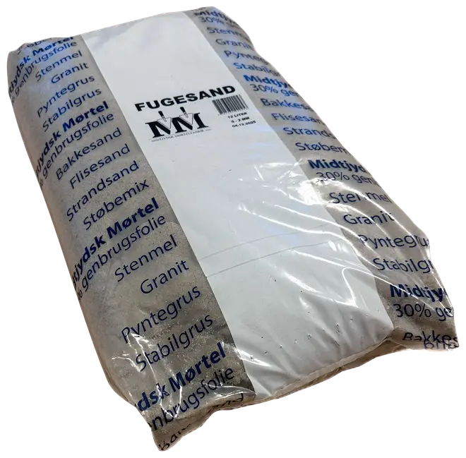 Pose med fugesand til belægning, mærket 'Fugesand.' Forseglet i klar plastemballage, velegnet til stabilisering og udfyldning af fuger mellem sten eller fliser udendørs.