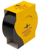 Sort gaffatape, 50 mm x 40 m, i gul æske med udskæring for nem afrulning. Velegnet til mange formål, stærk og holdbar klæbeevne.