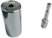 Krom cylindrisk brusehoved med perforeret sprayflade og gevindtilslutning, vist forfra og fra siden.