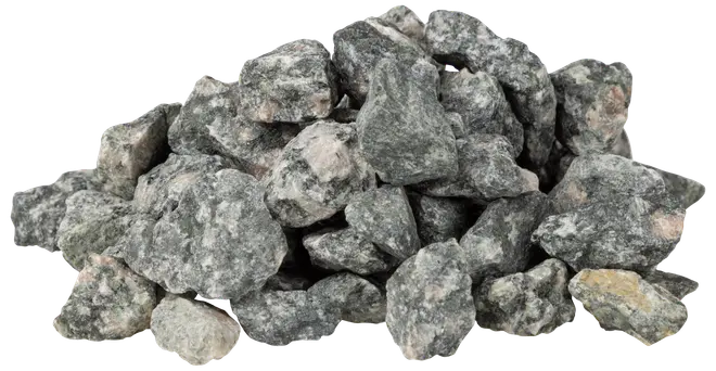 En bun af grove, ujævne grå granitsten med hvide og sorte pletter, velegnet til haveanlæg, byggeri eller dekorativt bunddække.