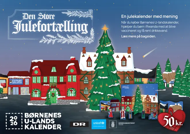 Farverig julekalender med illustreret snedækket landsby, pyntede huse, stort juletræ og legende børn. Indeholder logoer, pris og tekst om støtte til børn i Rwanda. Lavet af pap.