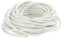 Oprullet hvidt elektrisk kabel med to synlige kobberledere i enden. Isoleret, fleksibelt og velegnet til indendørs elinstallationer og forskellige ledningsbehov.