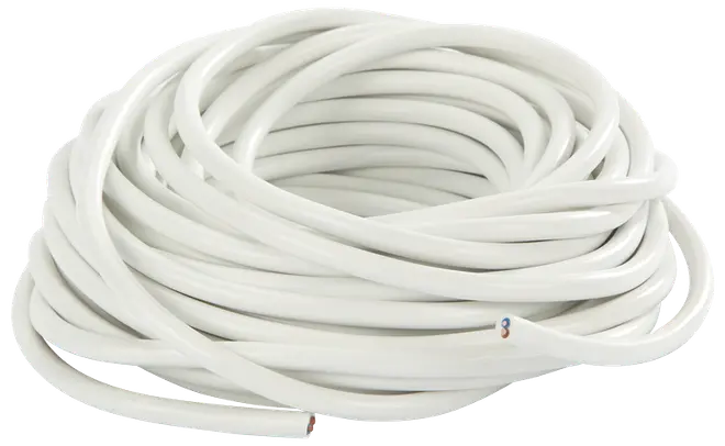 Oprullet hvidt elektrisk kabel med to synlige kobberledere i enden. Isoleret, fleksibelt og velegnet til indendørs elinstallationer og forskellige ledningsbehov.