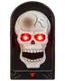 Halloween-dörrklocka med vit dödskalle på svart rektangulär bas, röd knapp längst ner och diskreta röda LED-lampor för skrämmande dekoration.