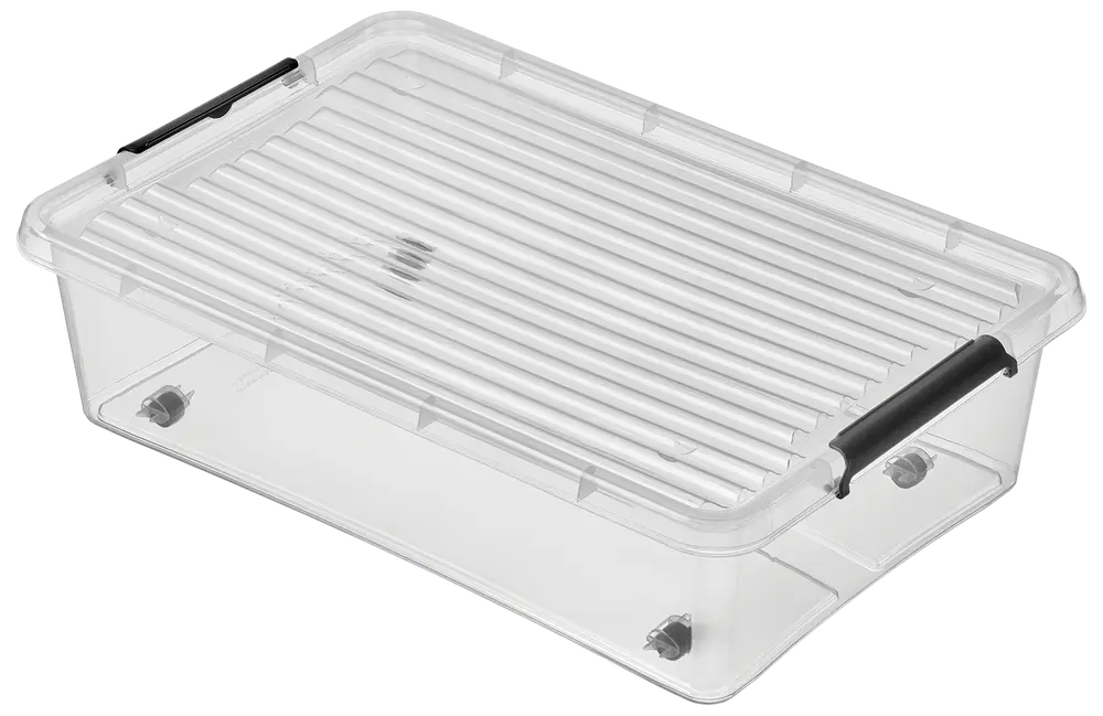Gennemsigtig rektangulær plastboks med rillet låg og to sorte håndtag på modsatte sider. Boksen er stabelbar og velegnet til opbevaring af forskellige genstande.