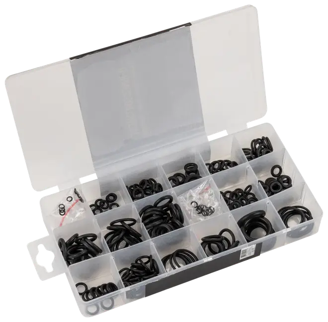Plastikorganisator med assorterede sorte gummi O-ringe i forskellige størrelser, hver rum indeholder en størrelse, ideel til tætning og reparation.