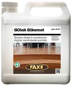Plastdunk med Faxe GOlak Silkemat, vandbaseret, ekstrem stærk og modstandsdygtig gulvlak til trægulve, glans 25-30, giver en slidstærk og silkemat overflade.