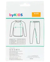 Storlekstabell för barnkläder från byKIDS med måttguide för bröst, kropp, midja och innerbenslängd. Innehåller tvättråd och materialinformation. Passar olika barnstorlekar.