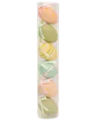 Sæt med seks dekorative påskeæg i pastelfarver med bånd, prikker og striber, pakket i et klart plastikrør. Perfekt til ophæng eller bordpynt.