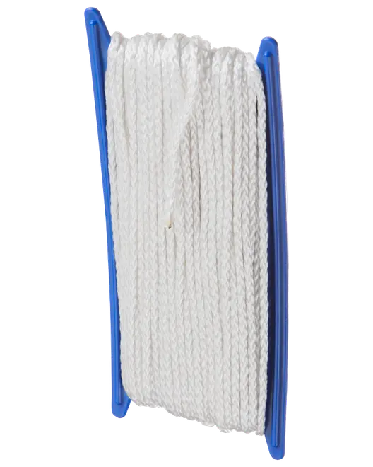 Hvid flettet nylonsnor pænt viklet på en blå plastspole. Velegnet til alsidig brug, camping eller hobby. Holdbar og nem at håndtere til forskellige formål.