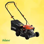 Adano plæneklipper med græsopsamler, sort stel og orange motorhus.