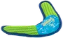 Bumerangformat hundleksak i ljusgrönt och blått med texturerat nät, förstärkta blå kanter och hållbar design för interaktiv lek och apportering.