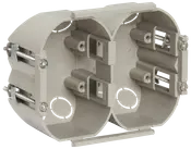 Dobbelt installationsdåse i plast, lysegrå, med monteringsskruer og kabelindgange, beregnet til indbygning af stikkontakter eller afbrydere i gips- eller murstensvægge.