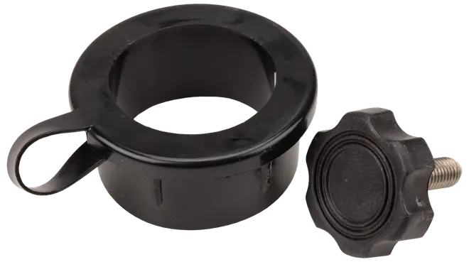 Sort plastkrave med sideløkke og separat sort gevindknap, sandsynligvis en reservedel til fastgørelse eller justering af cylindriske udstyrskomponenter.