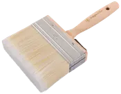 Bred malerpensel med lyse syntetiske børster, træhåndtag og metalbånd. Håndtaget har ophængshul og logo. Børsten er 120 mm bred, ideel til store flader.