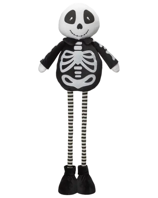 Sort-hvid plysskeletdukke med kranieansigt, ribbenstryk, stribede ben og store sorte sko, perfekt som Halloween-dekoration.