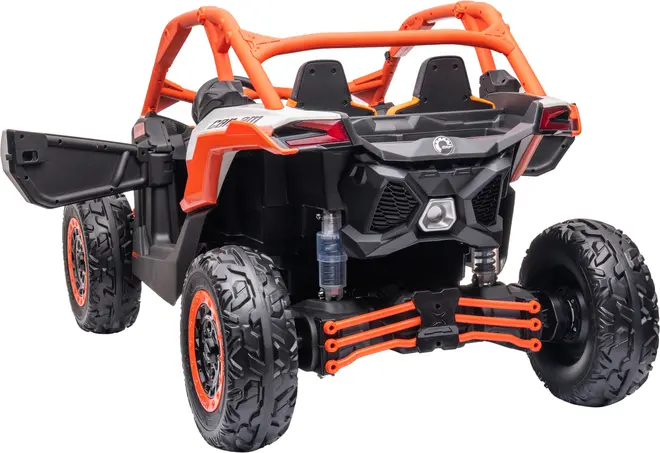Elektrisk legetøjsbil til børn, offroad-stil med store dæk, åbne sidedøre, orange og sort ramme, to sæder og detaljeret baghjulsophæng. Perfekt til udendørs leg.