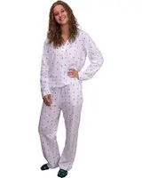 Dam-pyjamaset med långärmad tröja och byxor, vitt tyg med små röda polkagrisar, knappar framtill, avslappnad passform, perfekt för sömn och mys.
