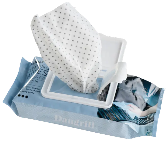 Pakke Dangrill rengøringsservietter med genluk. Servietterne er hvide med små grå prikker, beregnet til rengøring. Blå emballage med produktinformation og brugsbillede.