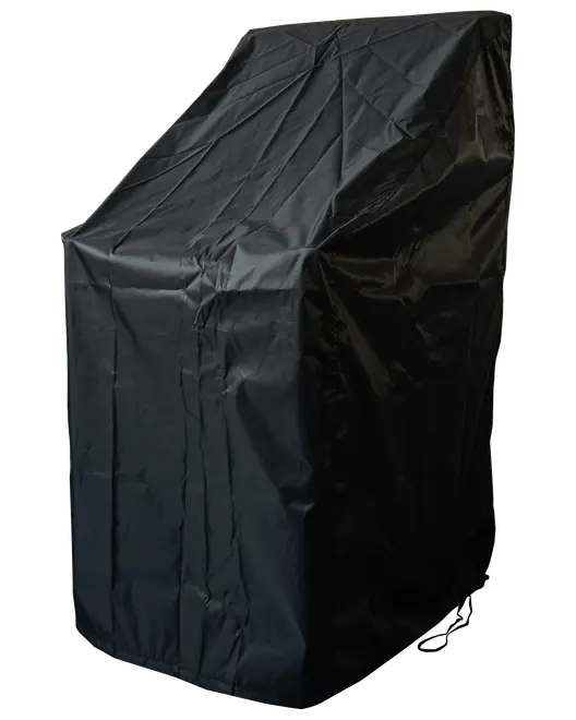 Sort, vandtæt overtræk til havemøbler, lavet af slidstærkt materiale. Rektangulær form med skrå top, beskytter stole eller små borde mod vejr og støv.