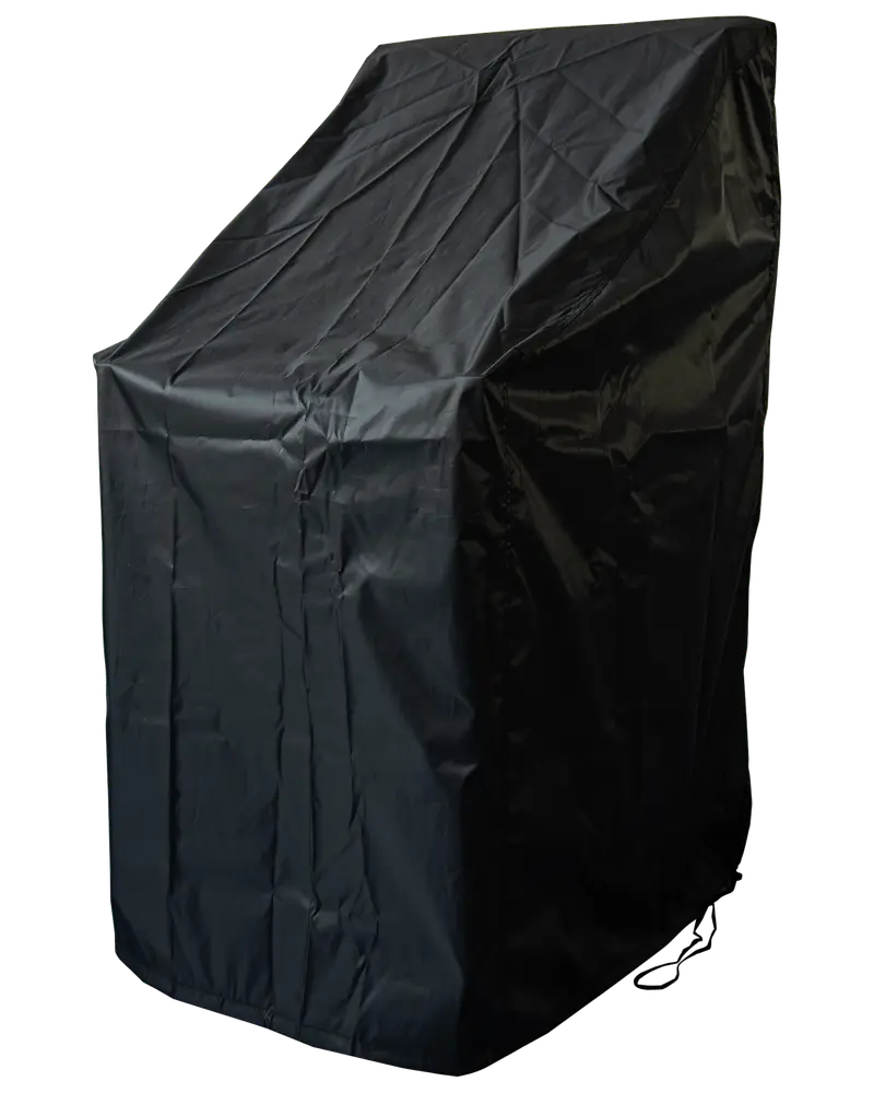 Svart vattentätt överdrag för utemöbler, tillverkat av slitstarkt material. Rektangulär form med lutande topp, skyddar stolar eller små bord mot väder och damm.