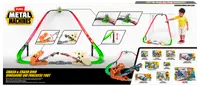 Metal Machines Smash & Crash Dino lekset med loopbana, dinosauriekranium-hinder, startanordning och leksaksbil. Färgglad grön och röd bana för racing och krasch.