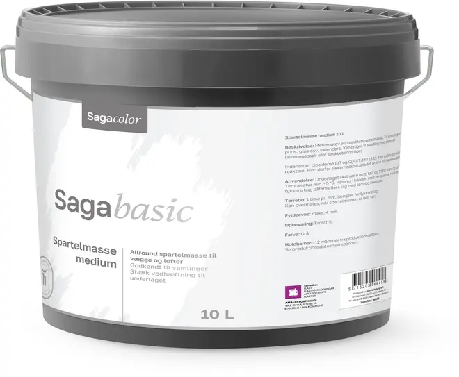 10-liters spand Sagacolor Sagabasic spartelmasse medium til vægge og lofter, grå farve, med håndtag og detaljeret produktinformation på etiketten. Til indendørs brug.