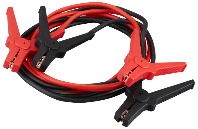 Sæt røde og sorte startkabler med isolerede håndtag og kobberklemmer, bruges til starthjælp af bilbatterier. Holdbare, fleksible kabler til bilnødsituationer.