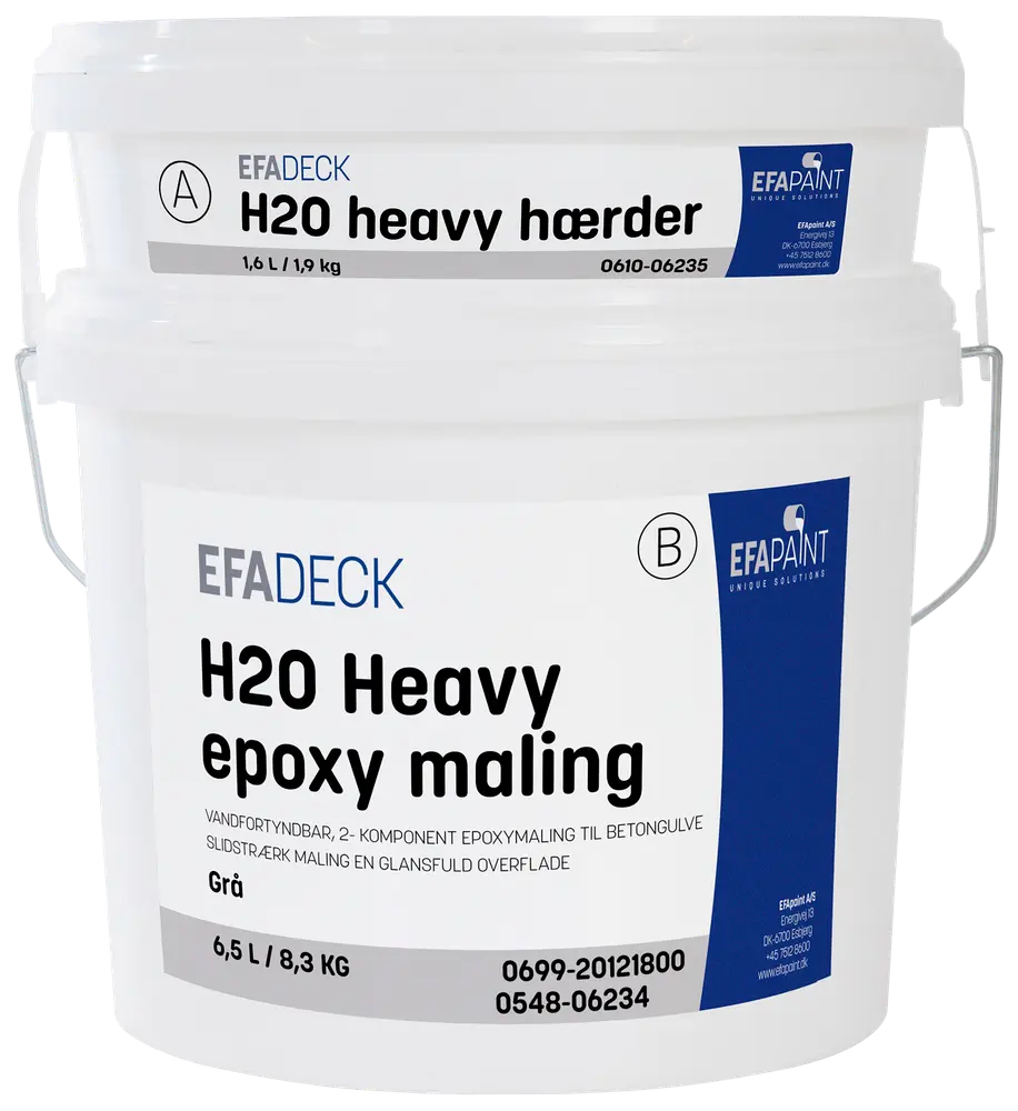 To hvide spande med EFADECK H2O Heavy epoxy maling og hærder, 6,5L og 1,6L, til betongulve. Slidstærk, vandfortyndbar, grå farve, egnet til belastede overflader.