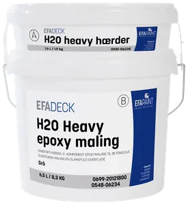To hvide spande med EFADECK H2O Heavy epoxy maling og hærder, 6,5L og 1,6L, til betongulve. Slidstærk, vandfortyndbar, grå farve, egnet til belastede overflader.