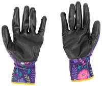Ett par trädgårdshandskar med svarta gummibelagda handflator och fingrar samt lila tygmuddar med färgglatt blommönster. Ger bra grepp och skydd vid trädgårdsarbete.
