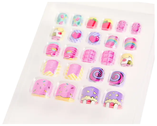 Sæt med farverige kunstige negle med sjove motiver som hjerter, cupcakes, regnbuer, spiraler og drys. Hver negl har sit eget unikke, livlige design. Velegnet til børn.