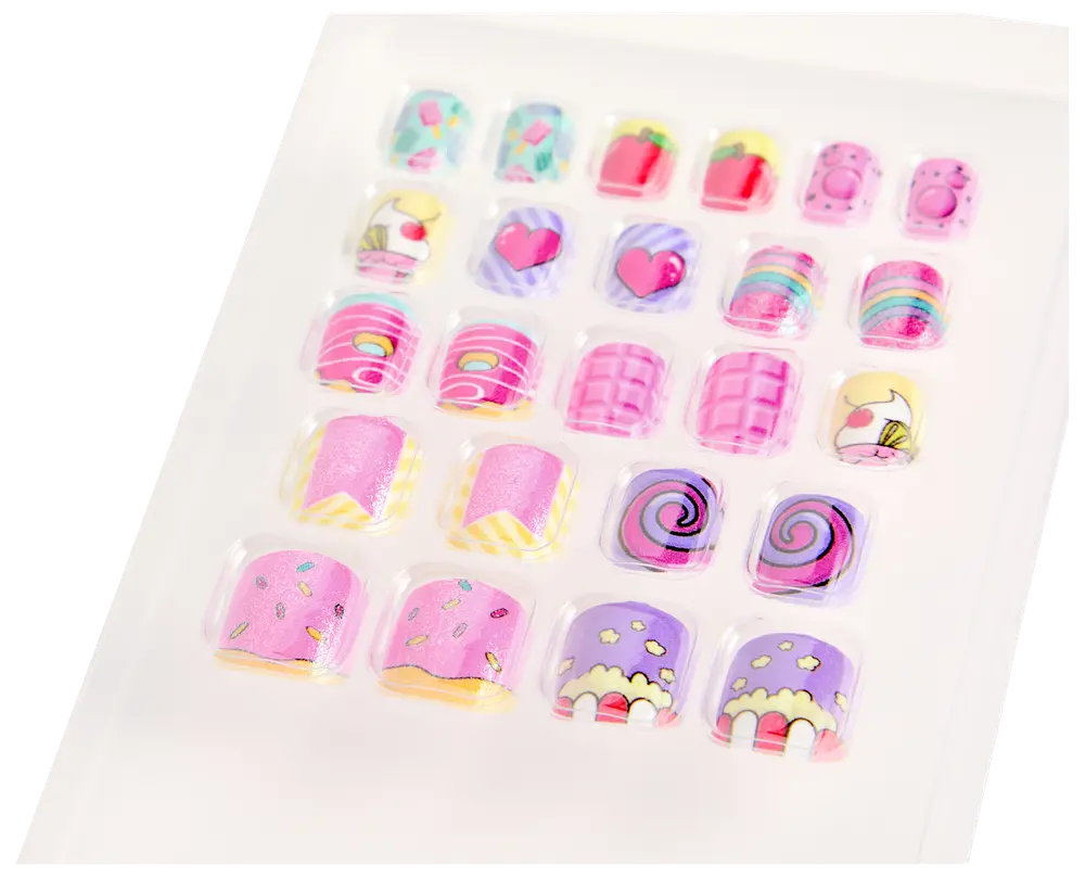 Sæt med farverige kunstige negle med sjove motiver som hjerter, cupcakes, regnbuer, spiraler og drys. Hver negl har sit eget unikke, livlige design. Velegnet til børn.