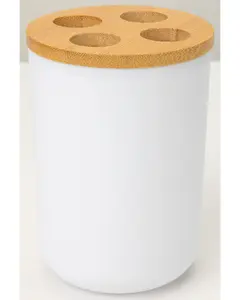 Vit cylindrisk tandborsthållare med bambulock och fyra runda hål för tandborstar. Modern, minimalistisk design. Hållbar och lätt att rengöra.