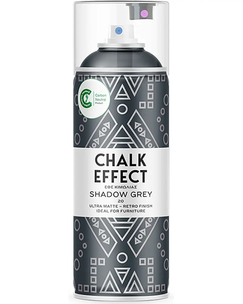 Spraydåse med kalk-effekt maling i skyggegrå, ultra mat retro finish, ideel til møbler. Geometrisk mønstret etiket og carbon neutral badge.