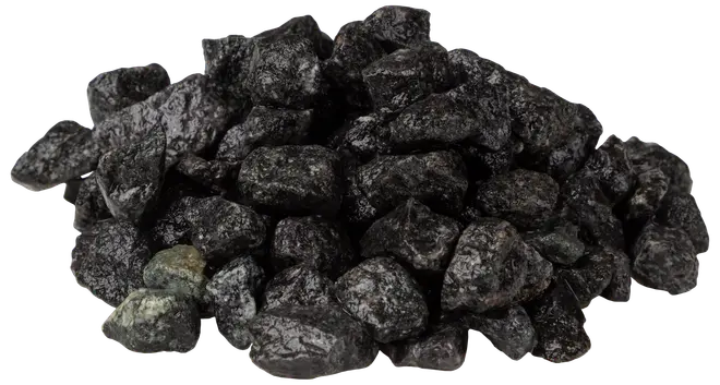 En bun ujævne, sorte, ru lakridsstykker med mat overflade, der ligner små sten. Velegnet som snack eller gave til lakridselskere.