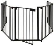 Svart metallgrind med tre paneler och en central dörr, för barn eller husdjur. Väggmonterad, justerbara vinklar, vertikala stänger, passar breda öppningar.